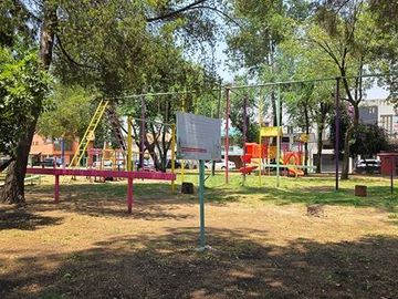 Oportunidad! Casa iluminada c/jardín, ubicación privilegiada cerca del parque