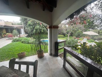 Venta casa en urb Las Lagunas, excelente oportunidad de inversión