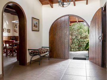 Venta casa en urb Las Lagunas, excelente oportunidad de inversión