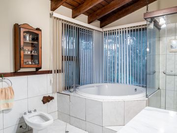 Venta casa en urb Las Lagunas, excelente oportunidad de inversión