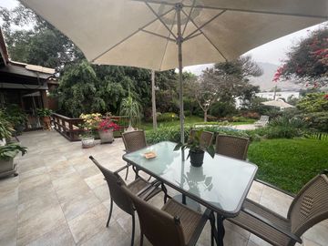 Venta casa en urb Las Lagunas, excelente oportunidad de inversión