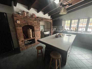 Venta casa en urb Las Lagunas, excelente oportunidad de inversión
