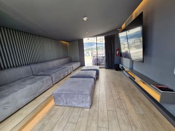 VENDO SUITE, LA CAROLINA,  MODERNA, TOTALMENTE AMOBLADA Y EQUIPADA