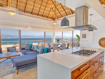 Lujoso Penthouse Amueblado Frente al Mar en Punta Esmeralda | Bucerias Nayarit