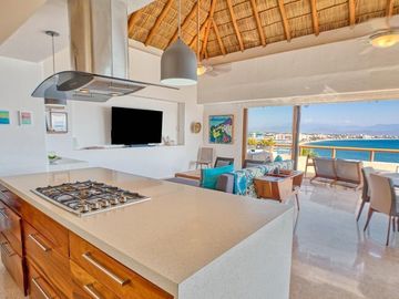 Lujoso Penthouse Amueblado Frente al Mar en Punta Esmeralda | Bucerias Nayarit