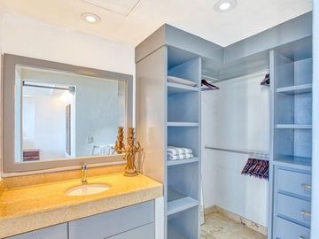 Lujoso Penthouse Amueblado Frente al Mar en Punta Esmeralda | Bucerias Nayarit