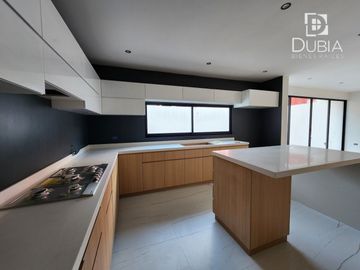 Moderna y espaciosa casa en Monte Magno