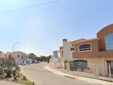 PASEO DE LOS SAUCES