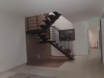 CASA UNIFAMILIAR ALVERNIA 🏡