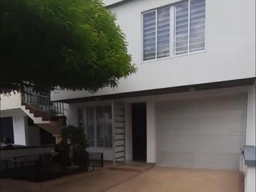 CASA UNIFAMILIAR ALVERNIA 🏡