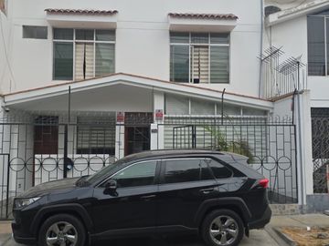 ¡OPORTUNIDAD EN ATE! VENDO CASA DE 3 PISOS CON ENTRADA INDEPENDIENTES