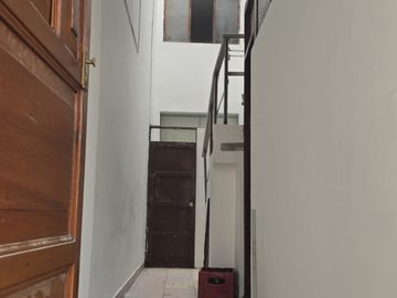 ¡OPORTUNIDAD EN ATE! VENDO CASA DE 3 PISOS CON ENTRADA INDEPENDIENTES