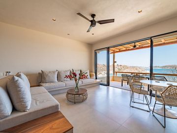 Amanecer Penthouse Condo
