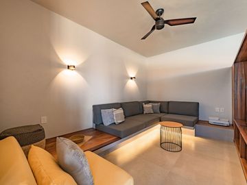 Amanecer Penthouse Condo