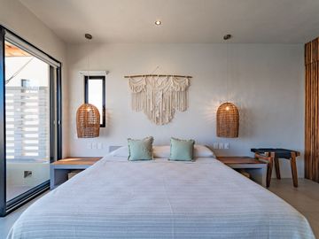 Amanecer Penthouse Condo