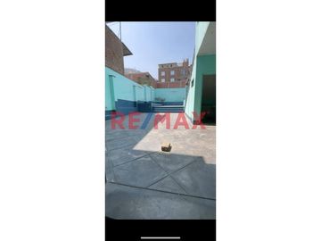 Venta De Casa En Esquina De 432 M2 En Villa Maria Del Triunfo