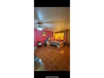 Venta De Casa En Esquina De 432 M2 En Villa Maria Del Triunfo