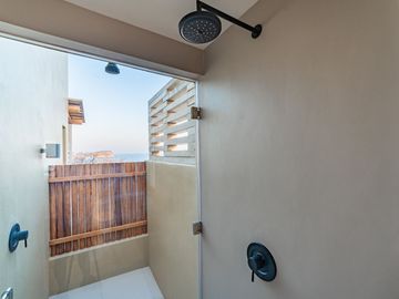 Amanecer with Rooftop Condo