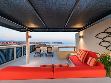 Amanecer with Rooftop Condo