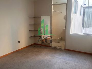 VENDO LINDO DEPARTAMENTO EN CERRO COLORADO DE 88MT, CERCA A LA PLAZA LAS AMERICAS DE 3 DORMITOIOS CON 2 BAÑOS