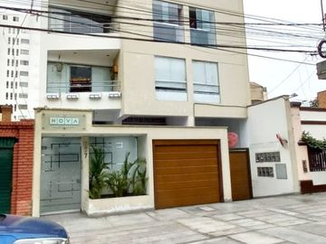 SE VENDE AMPLIO DUPLEX EN MAGDALENA. ASCENSOR DIRECTO. 9.2.3.1.8.2.3----.