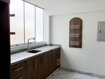 SE VENDE AMPLIO DUPLEX EN MAGDALENA. ASCENSOR DIRECTO. 9.2.3.1.8.2.3----.