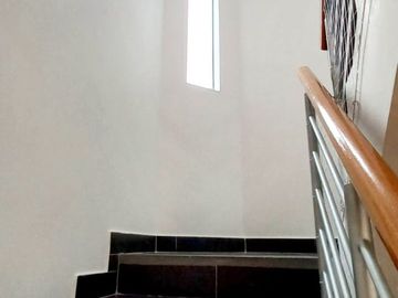 SE VENDE AMPLIO DUPLEX EN MAGDALENA. ASCENSOR DIRECTO. 9.2.3.1.8.2.3----.