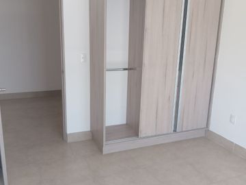 BONITA, AMPLIA Y CÓMODA CASA EN TORRE DE PIEDRA, RESIDENCIAL EL REFUGIO, SANTIAGO DE QUERÉTARO, QRO.