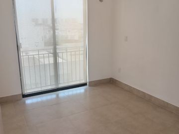 BONITA, AMPLIA Y CÓMODA CASA EN TORRE DE PIEDRA, RESIDENCIAL EL REFUGIO, SANTIAGO DE QUERÉTARO, QRO.