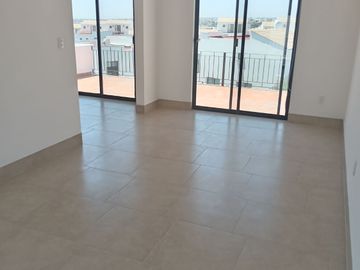 BONITA, AMPLIA Y CÓMODA CASA EN TORRE DE PIEDRA, RESIDENCIAL EL REFUGIO, SANTIAGO DE QUERÉTARO, QRO.