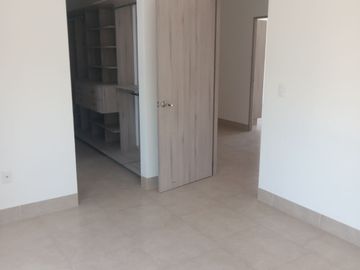 BONITA, AMPLIA Y CÓMODA CASA EN TORRE DE PIEDRA, RESIDENCIAL EL REFUGIO, SANTIAGO DE QUERÉTARO, QRO.