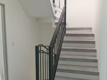BONITA, AMPLIA Y CÓMODA CASA EN TORRE DE PIEDRA, RESIDENCIAL EL REFUGIO, SANTIAGO DE QUERÉTARO, QRO.