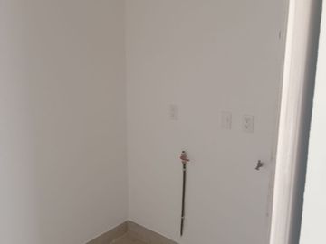 BONITA, AMPLIA Y CÓMODA CASA EN TORRE DE PIEDRA, RESIDENCIAL EL REFUGIO, SANTIAGO DE QUERÉTARO, QRO.