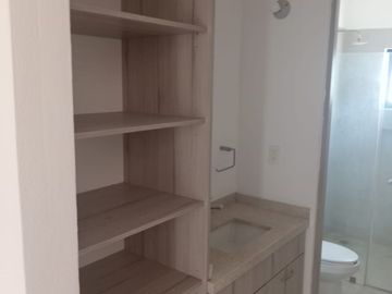 BONITA, AMPLIA Y CÓMODA CASA EN TORRE DE PIEDRA, RESIDENCIAL EL REFUGIO, SANTIAGO DE QUERÉTARO, QRO.