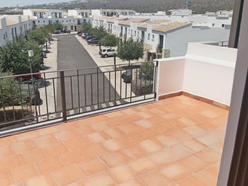 BONITA, AMPLIA Y CÓMODA CASA EN TORRE DE PIEDRA, RESIDENCIAL EL REFUGIO, SANTIAGO DE QUERÉTARO, QRO.