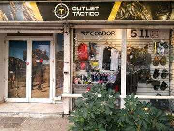 VENDE LOCAL COMERCIAL CON BODEGA Y ESTACIONAMIENTO, MANUEL RODRÍGUEZ SUR CON BLANCO ENCALADA, SANTIAGO, 31 M2