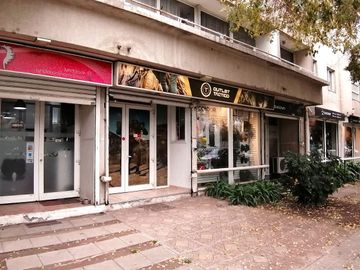 VENDE LOCAL COMERCIAL CON BODEGA Y ESTACIONAMIENTO, MANUEL RODRÍGUEZ SUR CON BLANCO ENCALADA, SANTIAGO, 31 M2
