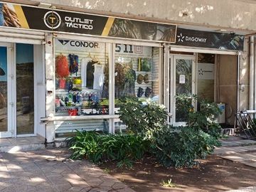 VENDE LOCAL COMERCIAL CON BODEGA Y ESTACIONAMIENTO, MANUEL RODRÍGUEZ SUR CON BLANCO ENCALADA, SANTIAGO, 31 M2