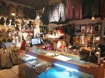 VENDE LOCAL COMERCIAL CON BODEGA Y ESTACIONAMIENTO, MANUEL RODRÍGUEZ SUR CON BLANCO ENCALADA, SANTIAGO, 31 M2