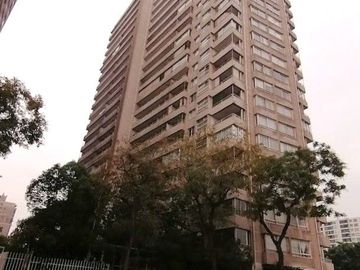 VENDE LOCAL COMERCIAL CON BODEGA Y ESTACIONAMIENTO, MANUEL RODRÍGUEZ SUR CON BLANCO ENCALADA, SANTIAGO, 31 M2
