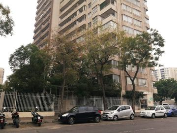 VENDE LOCAL COMERCIAL CON BODEGA Y ESTACIONAMIENTO, MANUEL RODRÍGUEZ SUR CON BLANCO ENCALADA, SANTIAGO, 31 M2