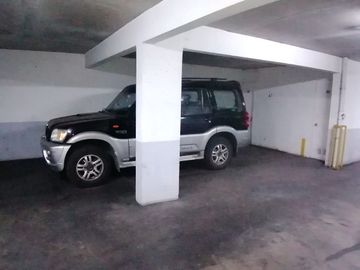VENDE LOCAL COMERCIAL CON BODEGA Y ESTACIONAMIENTO, MANUEL RODRÍGUEZ SUR CON BLANCO ENCALADA, SANTIAGO, 31 M2