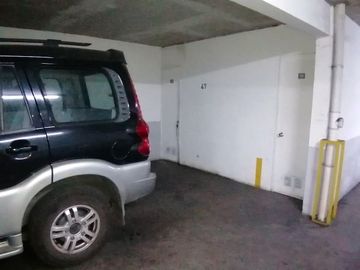 VENDE LOCAL COMERCIAL CON BODEGA Y ESTACIONAMIENTO, MANUEL RODRÍGUEZ SUR CON BLANCO ENCALADA, SANTIAGO, 31 M2