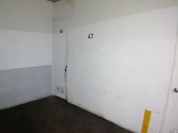 VENDE LOCAL COMERCIAL CON BODEGA Y ESTACIONAMIENTO, MANUEL RODRÍGUEZ SUR CON BLANCO ENCALADA, SANTIAGO, 31 M2