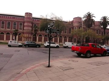 VENDE LOCAL COMERCIAL CON BODEGA Y ESTACIONAMIENTO, MANUEL RODRÍGUEZ SUR CON BLANCO ENCALADA, SANTIAGO, 31 M2