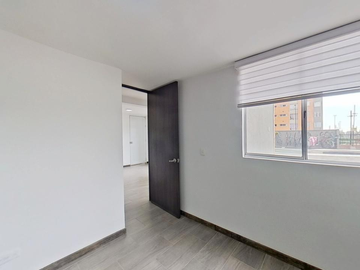 VENTA APARTAMEN. APTO EN PRIMER PISO EN CASTILLA CENTRAL $183'000.000