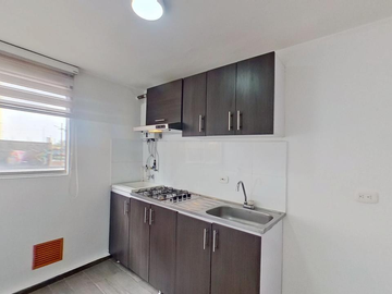 VENTA APARTAMEN. APTO EN PRIMER PISO EN CASTILLA CENTRAL $183'000.000
