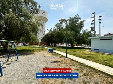 Moderna Casa Con Vista A Parque - Sol De La Florida (Ica)