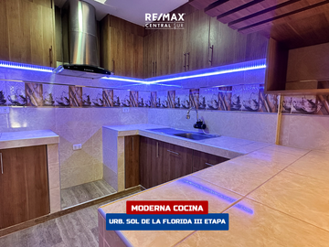 Moderna Casa Con Vista A Parque - Sol De La Florida (Ica)