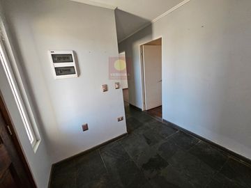 Veridika vende parcela de 5000 m2 con casa de 139m2.